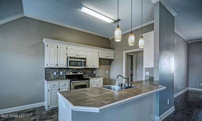 Building Photo - 121 Millhouse Drive