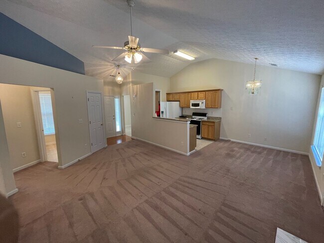 Building Photo - 2500 Hillvale Cir