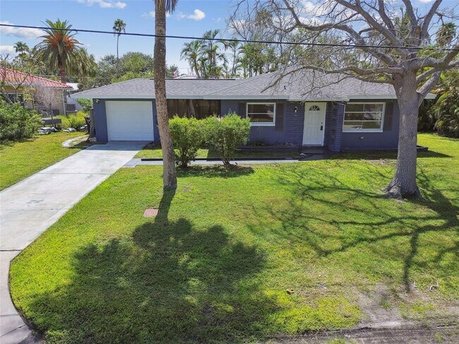 Building Photo - 951 Lantana Ave