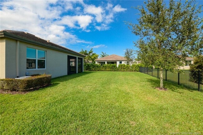 Building Photo - 3451 SW Blackberry Ln