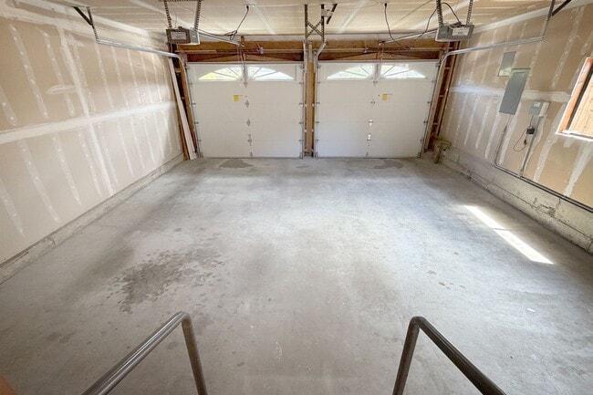 Building Photo - 3bd/2ba Bellevue Home