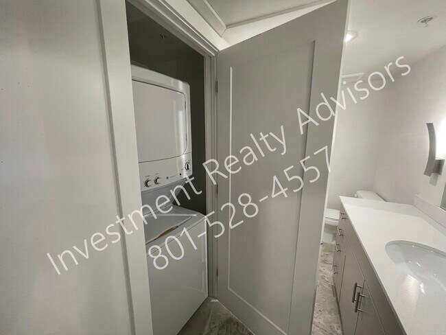 Building Photo - 1172 Graystone Way