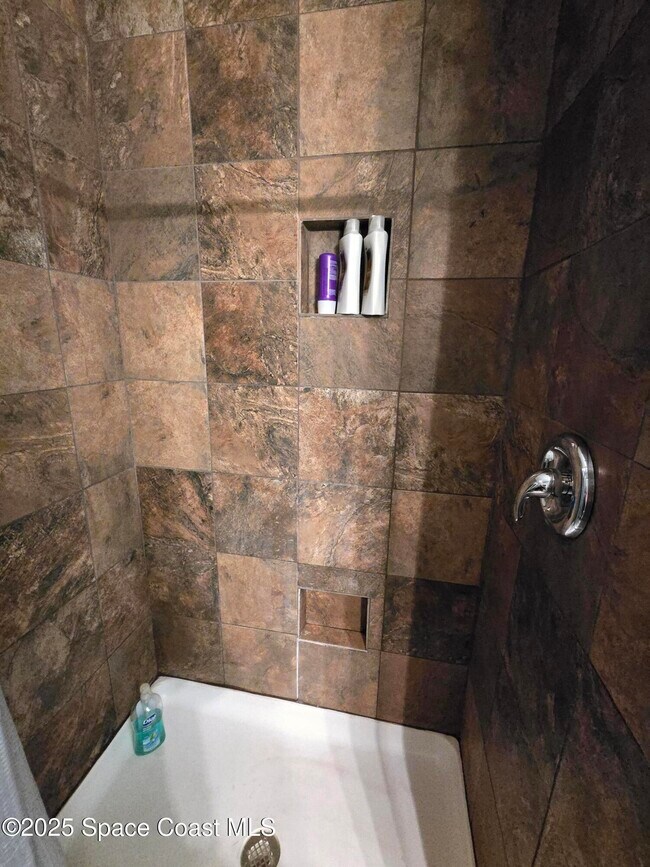 Building Photo - 0000 Pineapple Ave