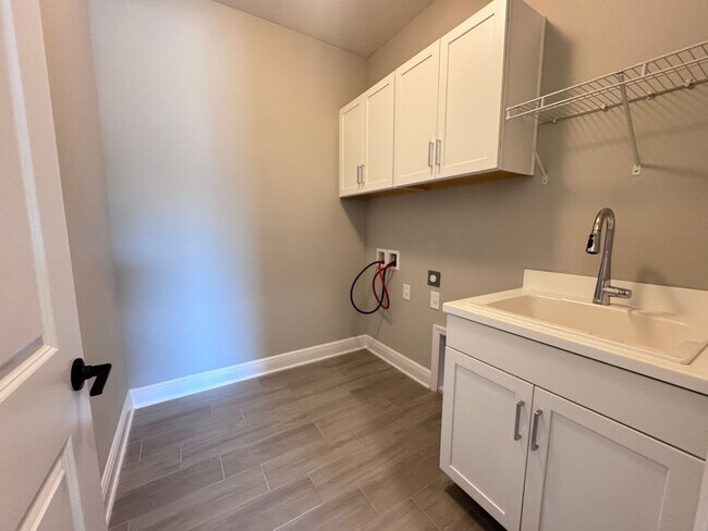 Building Photo - New Construction in Grand Park-4 Bedrooms and 4 Bathrooms with a Den and a Loft! No deposit for q...