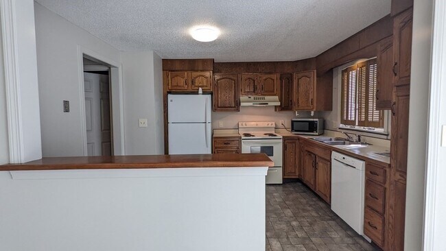 Building Photo - 6 Mansion Woods Dr