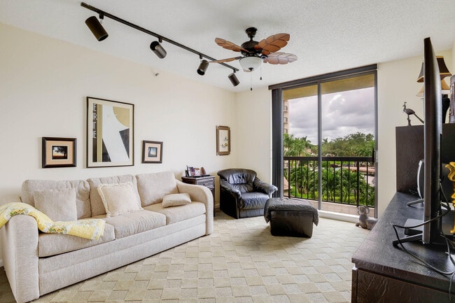 Building Photo - 5279 Fountains Dr S