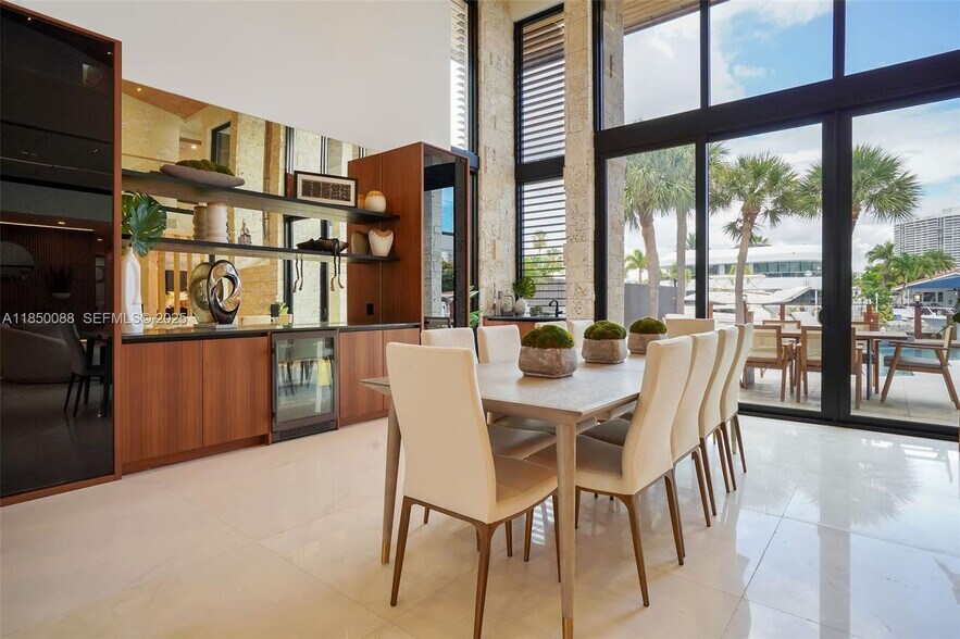 Building Photo - 3251 NE 164th St