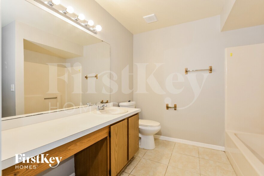 Building Photo - 2175 Carriage Pointe Loop