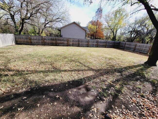 Building Photo - 1744 S Lark Ln