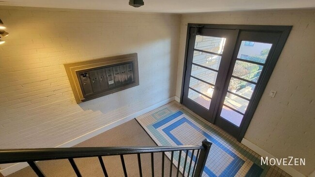 Building Photo - 2425 Vail Ave