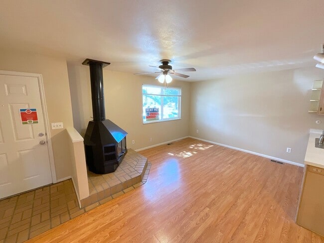 Building Photo - 1 Bedroom Townhome Available Near N Academy Blvd and Vickers Dr!