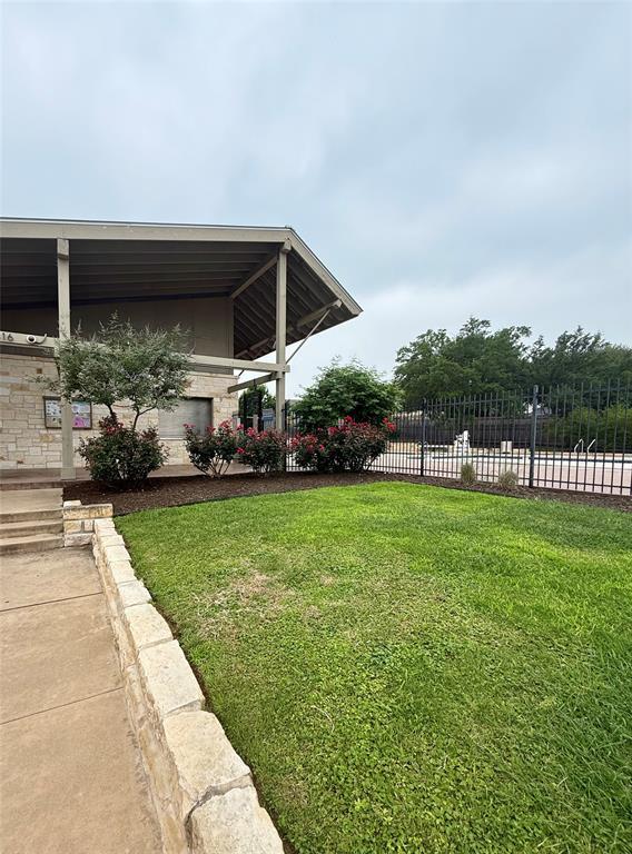 Building Photo - 404 Highland Horizon