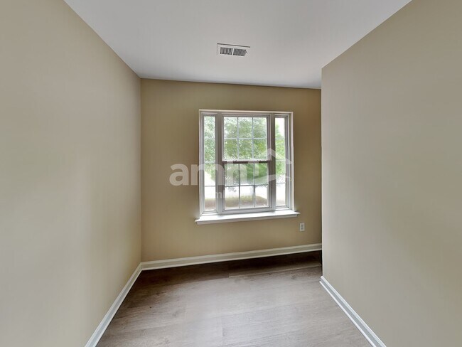 Building Photo - 169 Royalton Rd