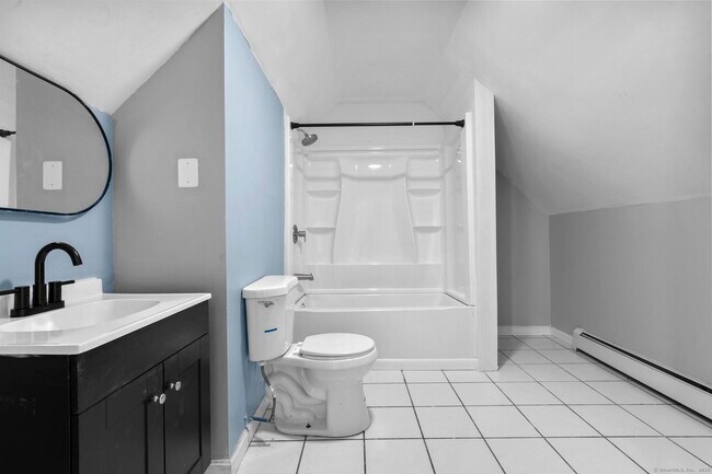 Building Photo - 141 Crown St