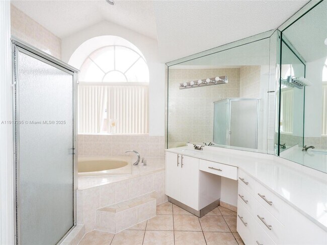 Building Photo - 10815 SW 145th Pl