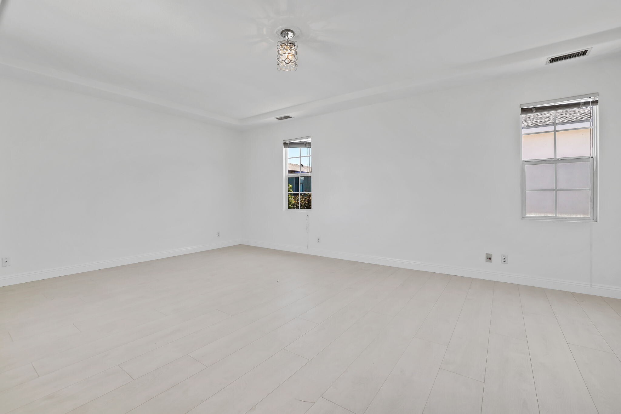 Oversize Master suite - 5142 Pearce Dr