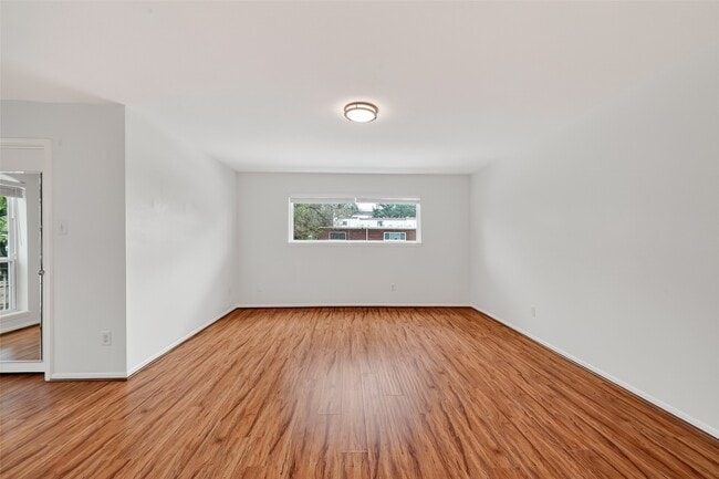 Building Photo - 500 N Post Oak Ln