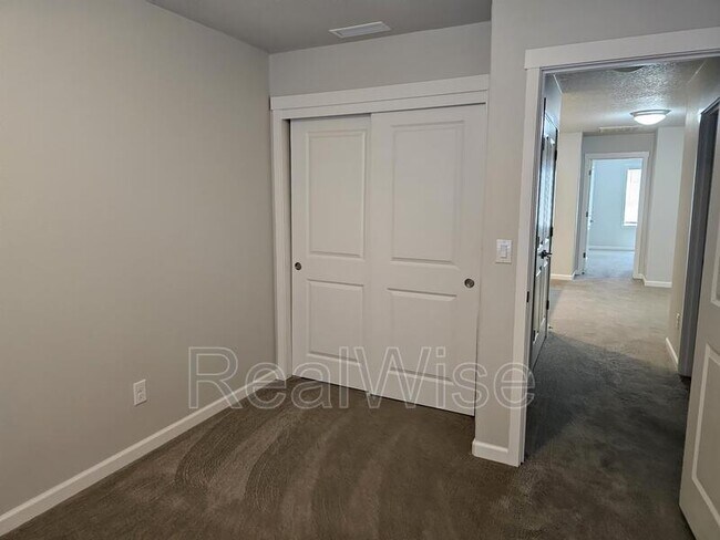 Building Photo - 5724 NE 58th Way