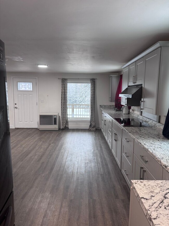 Building Photo - Beautiful 2 Bedroom, 1 Bath, 3 Car Garage Home with 5 Acres off CHSPR