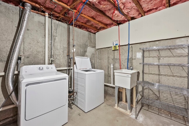 Building Photo - 3 Rivermead
