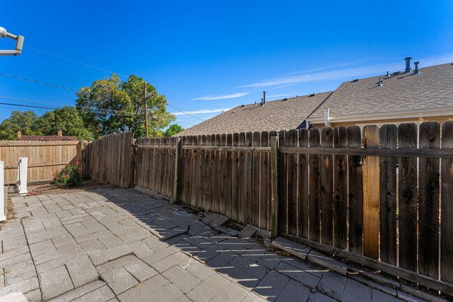 Building Photo - Charming Home in Sunnyside!