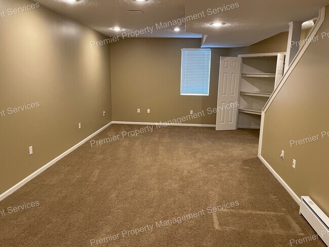 Building Photo - 709 Williamsburg Ct