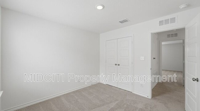 Building Photo - 966 Bluegrass Pt