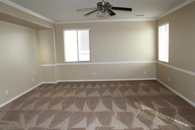 Building Photo - 9059 W Red Fox Rd