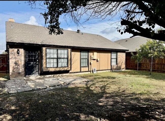 Building Photo - 4220 Staghorn Cir N