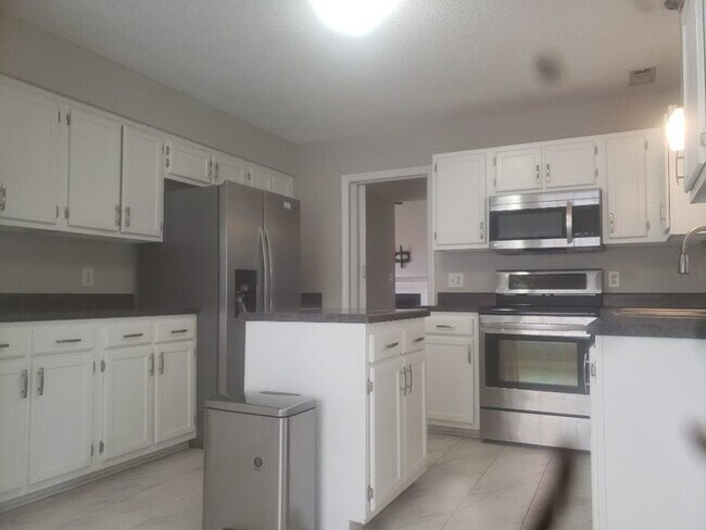 Building Photo - Great Home off Leesville Rd