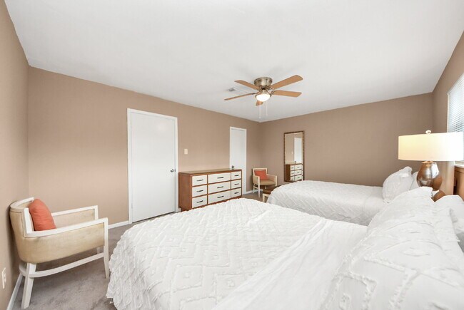 Building Photo - 6710 Biggs Ct