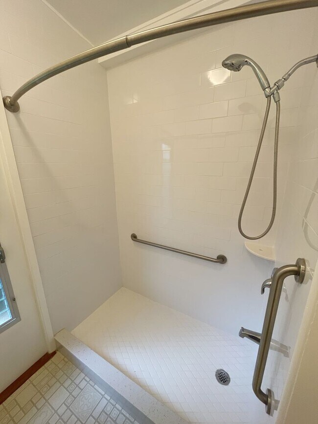 Building Photo - N116ach (REOM)