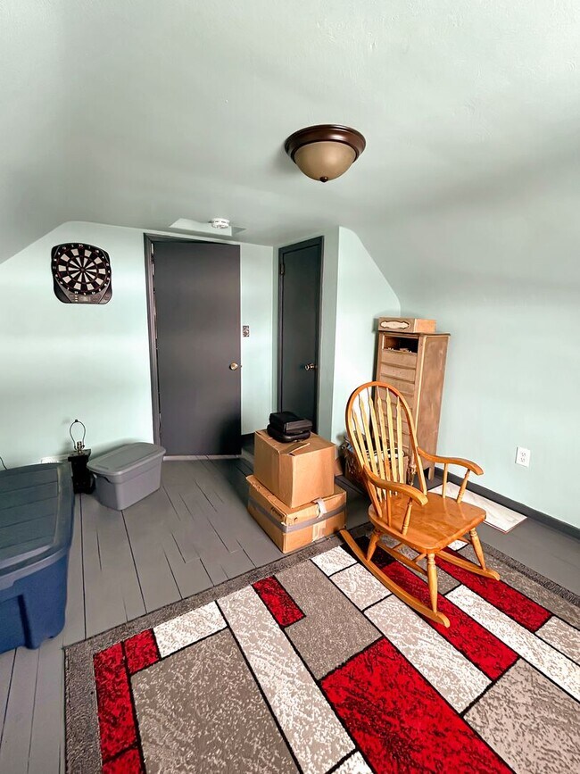 Building Photo - Charming 2-bedroom, 1-bath home in Oakdale, PA!