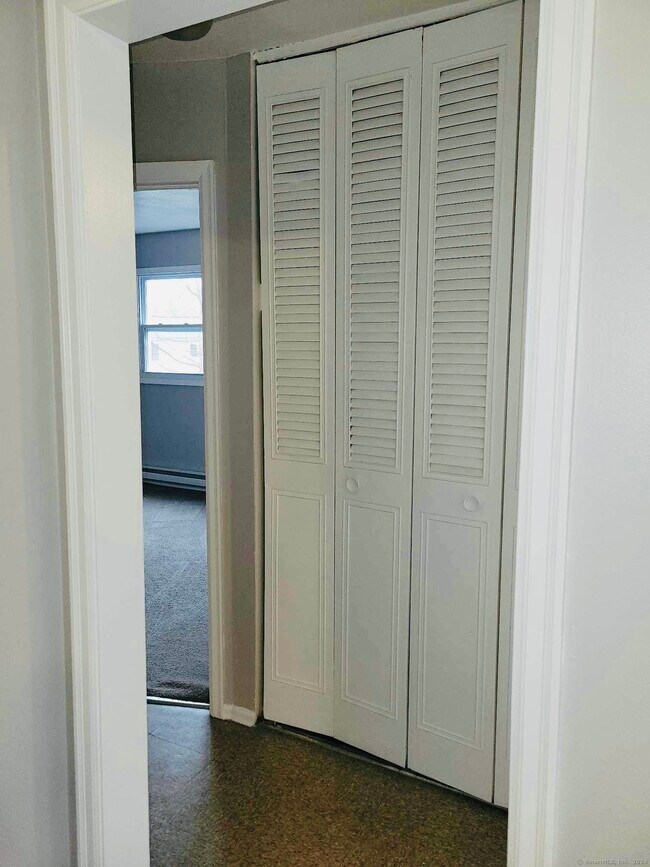 Building Photo - 58 Royal Oak Dr