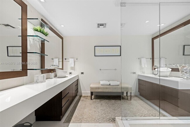 Building Photo - 4924 Fisher Island Dr