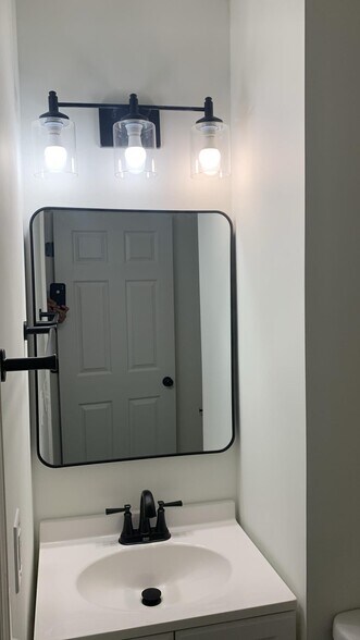 Building Photo - 1337 Barth Ave