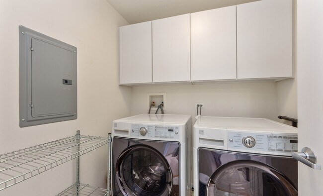 Building Photo - 3501 Wellington Ct