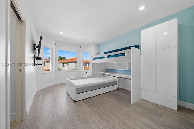 Building Photo - 1549 Breakwater Terrace