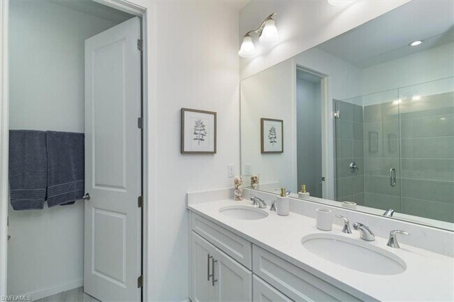 Building Photo - 13021 Pembroke Dr