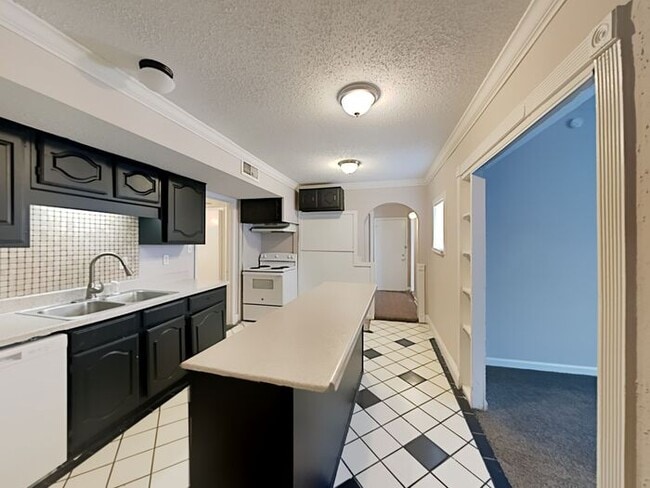 Building Photo - No Application Fee* Plus $250 Off First & ...