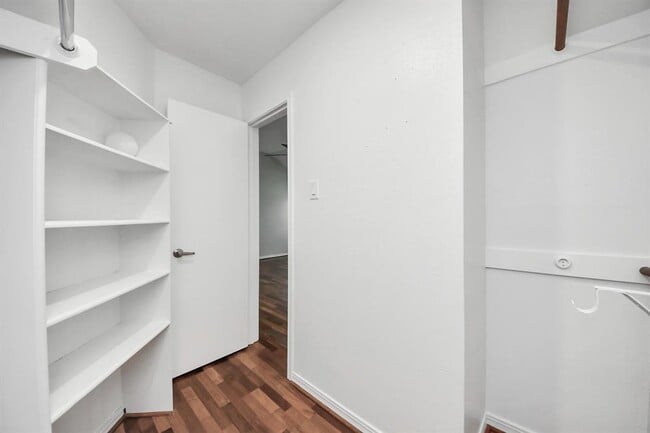 Building Photo - 12407 Meadow Ridge Dr