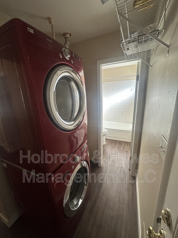 Building Photo - 540 Irish Dr