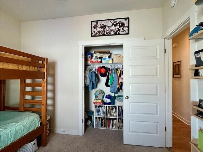 Building Photo - 876 Hedgefield Way