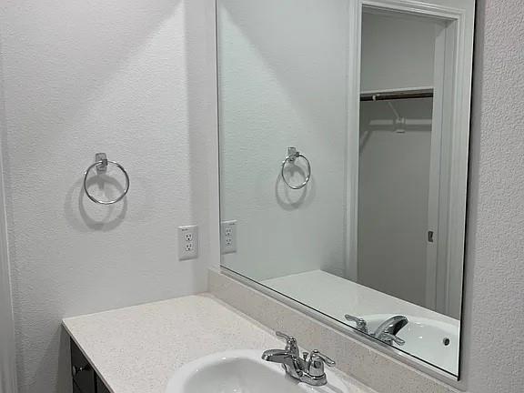 Building Photo - 621 Dashwood Dr