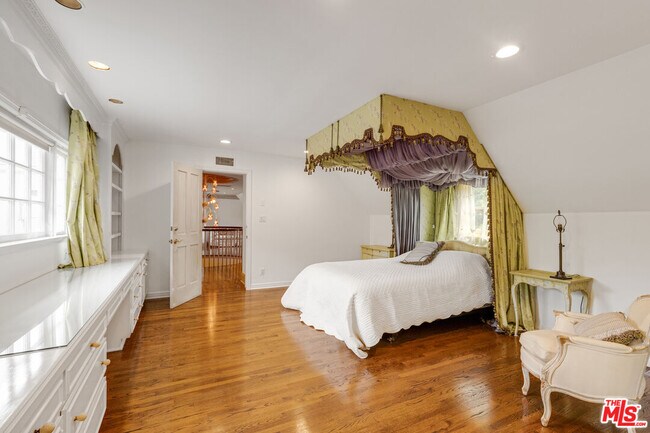 Building Photo - 821 Whittier Dr