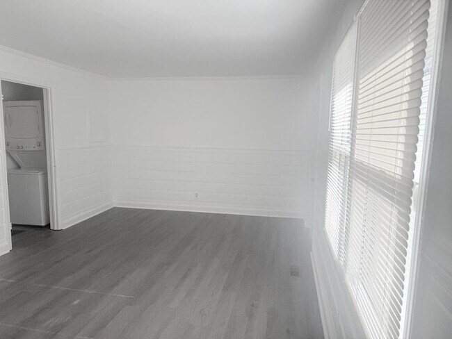 Building Photo - 1702 Gunter St