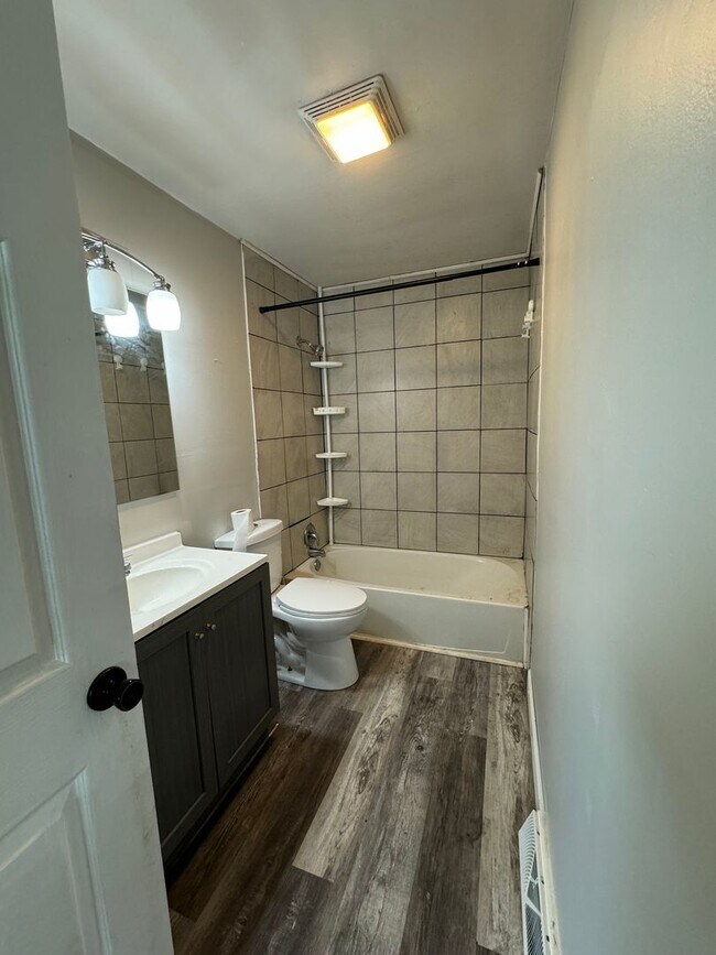 Building Photo - 920-922 Lamberton Street