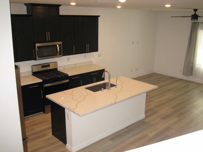 Building Photo - West Summerlin Townhouse - 1833-SqFt. - 3-beds, 2.5-baths, 2-car attached garage, Gated Comm.