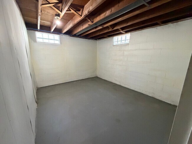 Building Photo - 805-807 Georgia Ave Akron OH 44306 MFH2 .T2