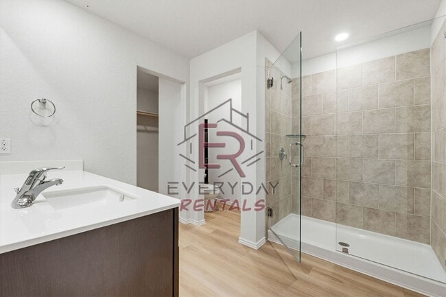 Building Photo - 3 bedroom 2 bath open concept